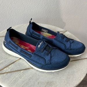 Skechers Air-Cooled Memory Foam.woman’s sneakers. Size 8